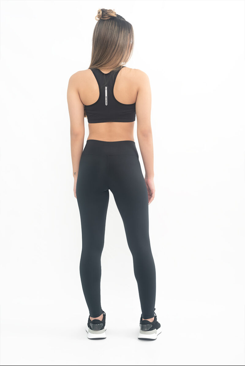 Top deportivo Fitness Black y Legging Fitness Black Posterior